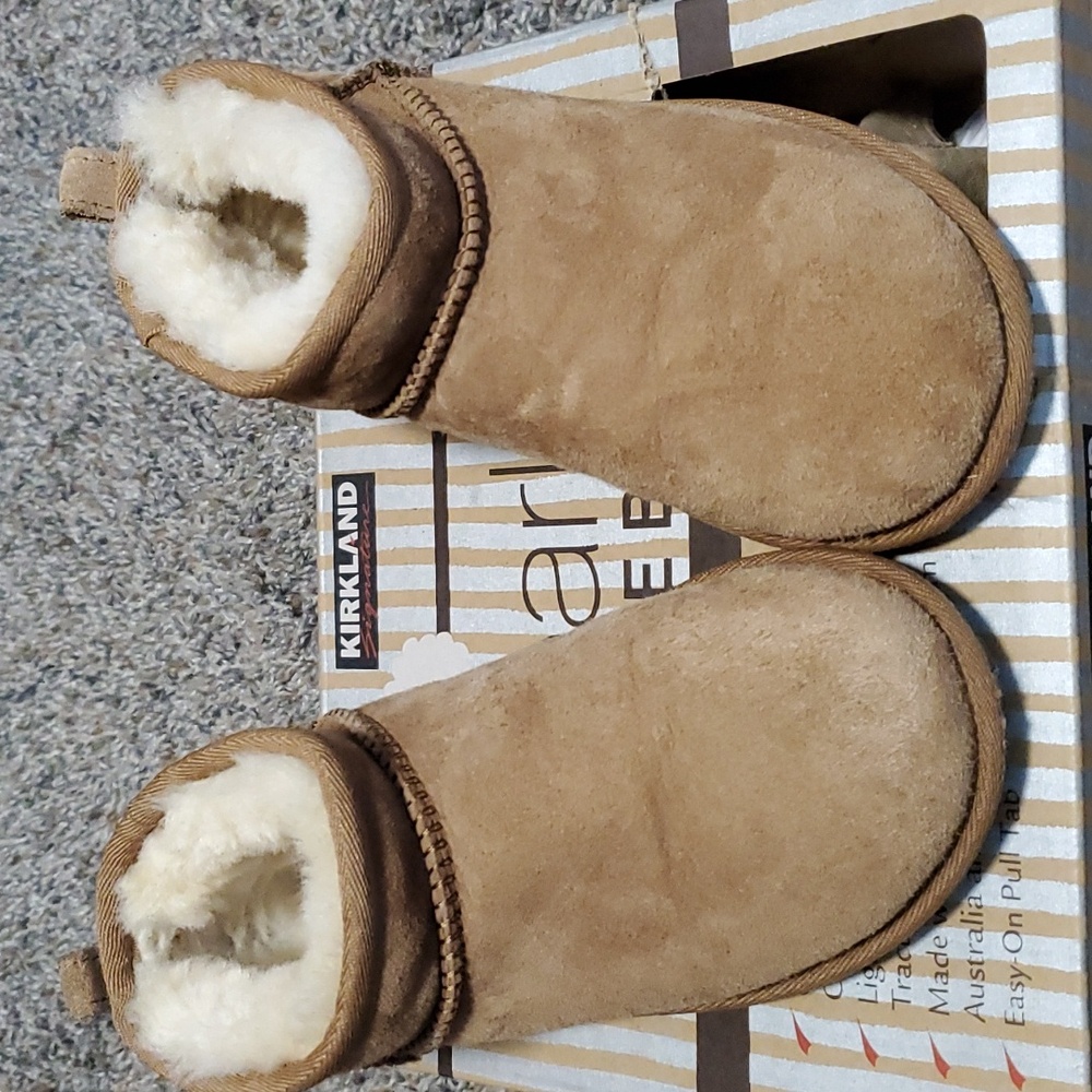 Size 13 chestnut shearling ankle boot